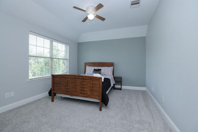 19 Canterborough Place, Tomball, TX 77375