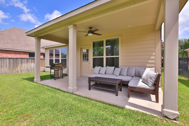 19 Canterborough Place, Tomball, TX 77375