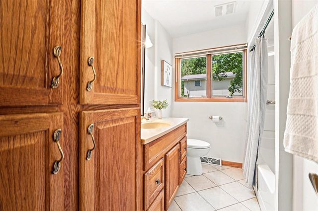 2878 WITZEL AVENUE, Oshkosh, WI 54904