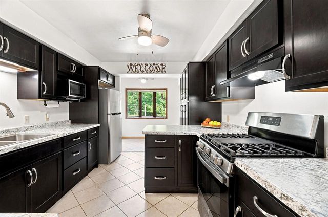 2878 WITZEL AVENUE, Oshkosh, WI 54904