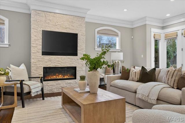 208 Lancaster Drive, St Louis, MO 63105