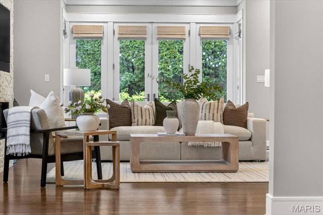 208 Lancaster Drive, St Louis, MO 63105