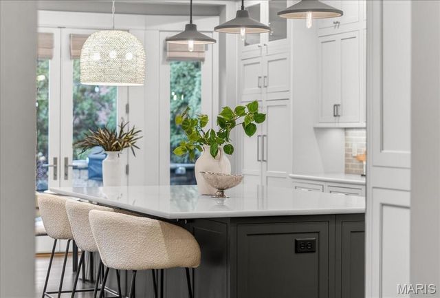 208 Lancaster Drive, St Louis, MO 63105