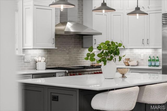 208 Lancaster Drive, St Louis, MO 63105