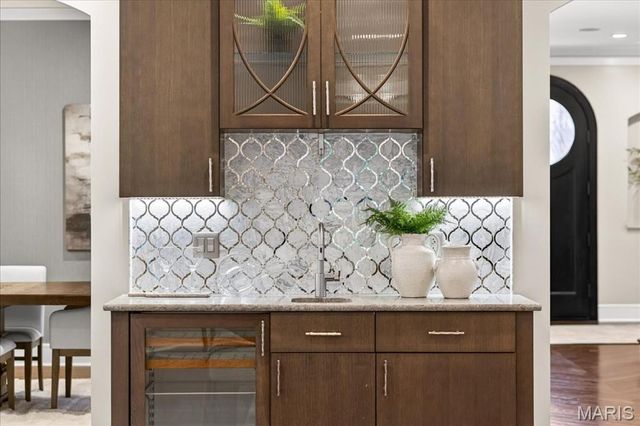 208 Lancaster Drive, St Louis, MO 63105