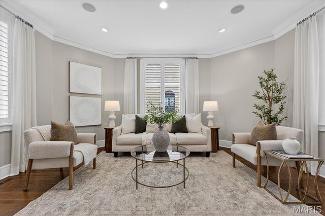 208 Lancaster Drive, St Louis, MO 63105