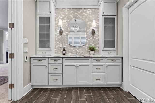 208 Lancaster Drive, St Louis, MO 63105