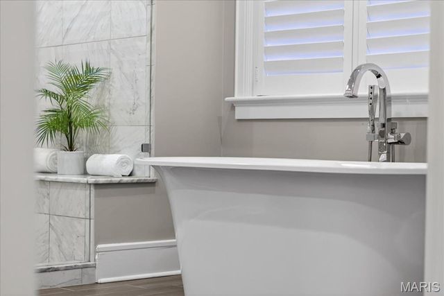 208 Lancaster Drive, St Louis, MO 63105