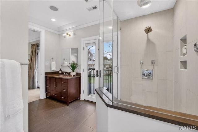 208 Lancaster Drive, St Louis, MO 63105