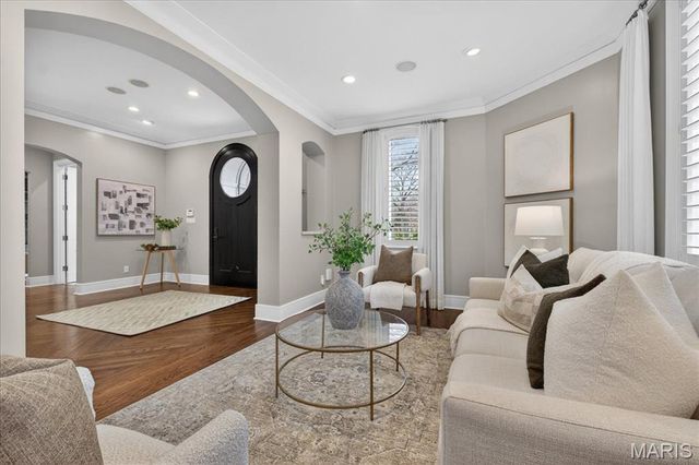 208 Lancaster Drive, St Louis, MO 63105