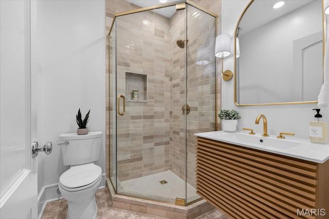 208 Lancaster Drive, St Louis, MO 63105