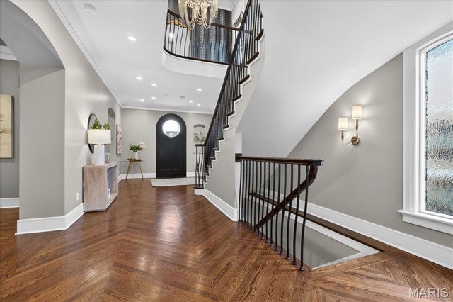 208 Lancaster Drive, St Louis, MO 63105