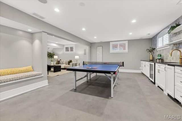 208 Lancaster Drive, St Louis, MO 63105