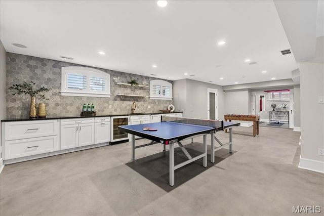 208 Lancaster Drive, St Louis, MO 63105