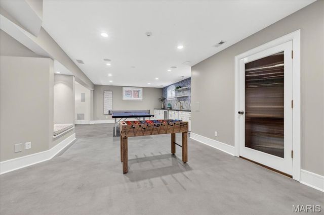 208 Lancaster Drive, St Louis, MO 63105