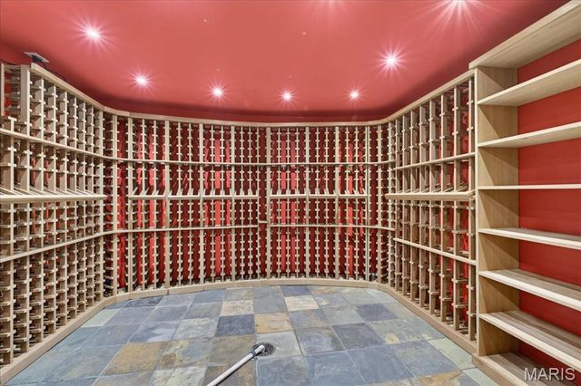 208 Lancaster Drive, St Louis, MO 63105