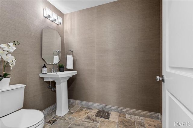 208 Lancaster Drive, St Louis, MO 63105