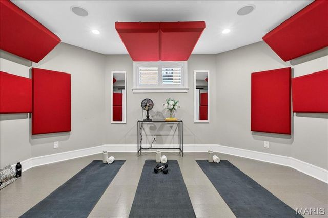 208 Lancaster Drive, St Louis, MO 63105