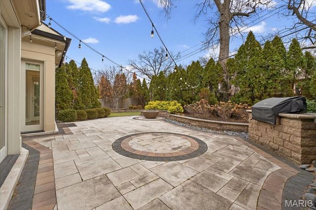 208 Lancaster Drive, St Louis, MO 63105