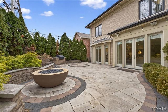 208 Lancaster Drive, St Louis, MO 63105