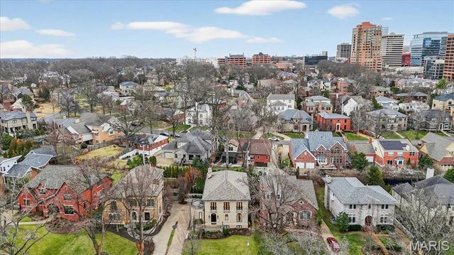 208 Lancaster Drive, St Louis, MO 63105