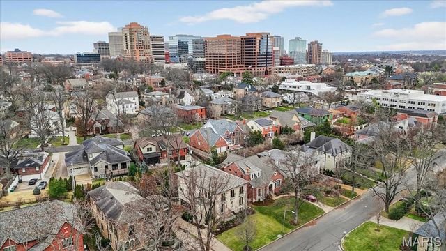 208 Lancaster Drive, St Louis, MO 63105