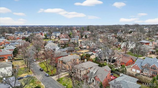 208 Lancaster Drive, St Louis, MO 63105