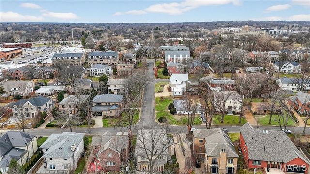 208 Lancaster Drive, St Louis, MO 63105