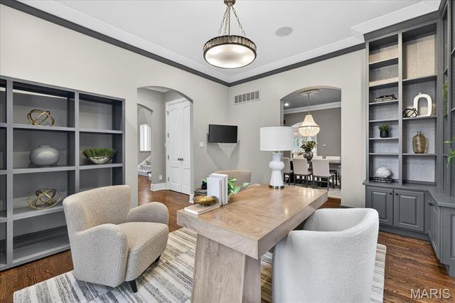 208 Lancaster Drive, St Louis, MO 63105