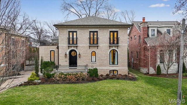 208 Lancaster Drive, St Louis, MO 63105