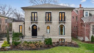 208 Lancaster Drive, St Louis, MO 63105
