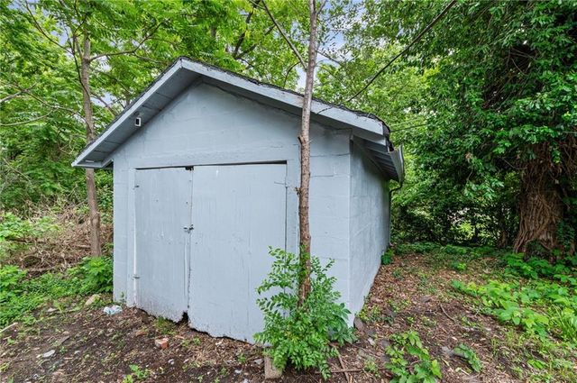 3320 Spruce Avenue, Kansas City, MO 64128