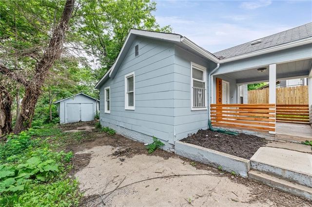 3320 Spruce Avenue, Kansas City, MO 64128