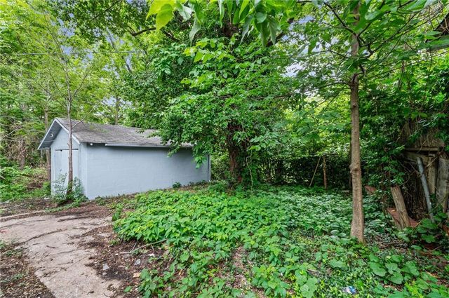 3320 Spruce Avenue, Kansas City, MO 64128