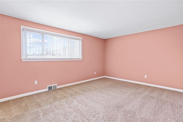 29184 Manchester Street, Westland, MI 48185