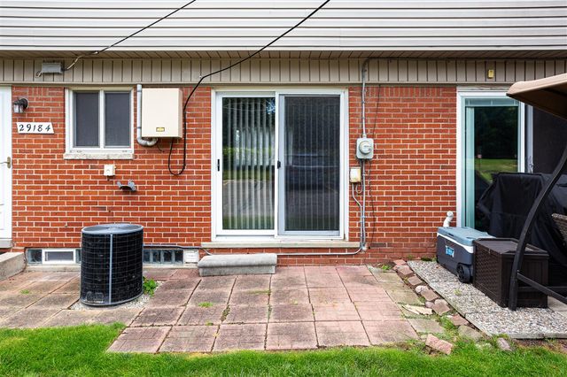 29184 Manchester Street, Westland, MI 48185
