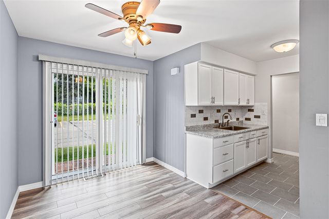29184 Manchester Street, Westland, MI 48185