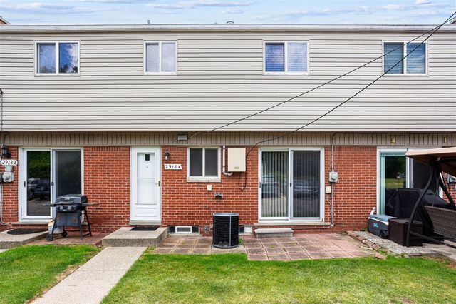 29184 Manchester Street, Westland, MI 48185