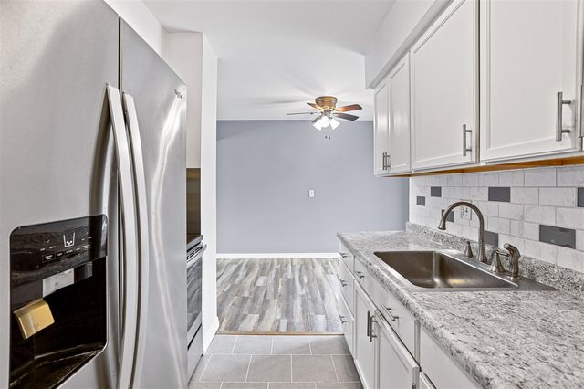 29184 Manchester Street, Westland, MI 48185