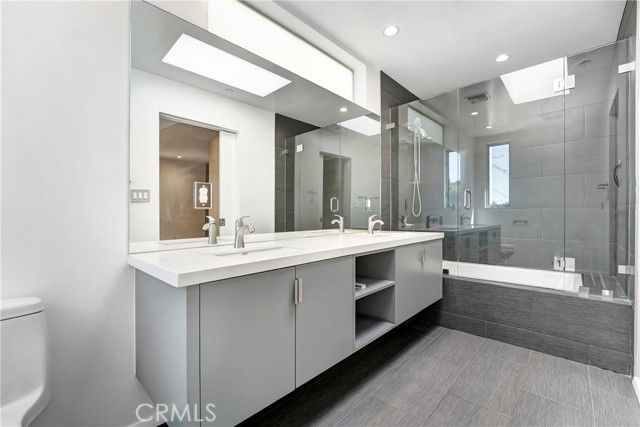 3907 De Longpre Avenue, Los Angeles, CA 90027