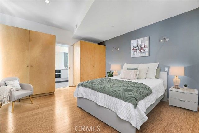 3907 De Longpre Avenue, Los Angeles, CA 90027