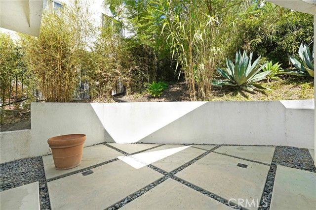 3907 De Longpre Avenue, Los Angeles, CA 90027