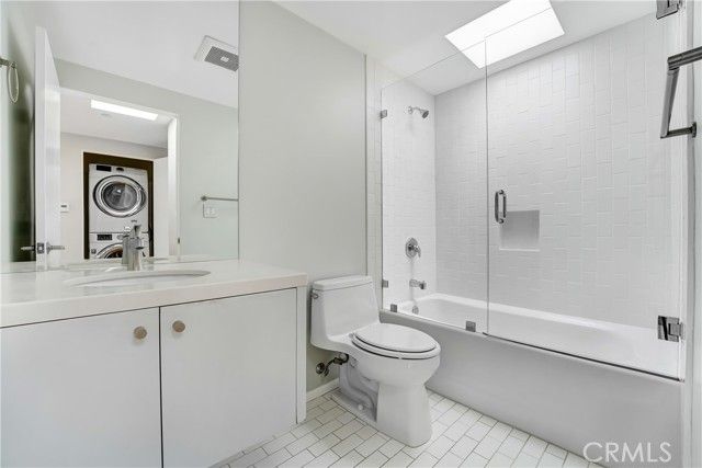 3907 De Longpre Avenue, Los Angeles, CA 90027