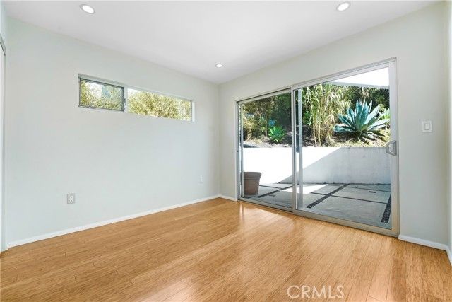 3907 De Longpre Avenue, Los Angeles, CA 90027