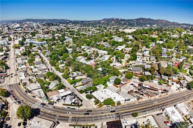 3907 De Longpre Avenue, Los Angeles, CA 90027