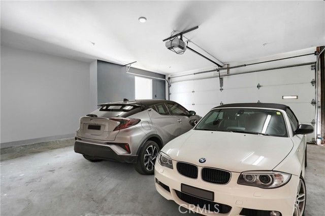 3907 De Longpre Avenue, Los Angeles, CA 90027