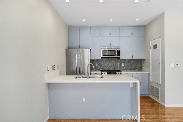 3907 De Longpre Avenue, Los Angeles, CA 90027