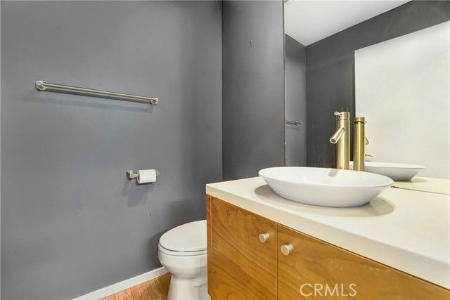 3907 De Longpre Avenue, Los Angeles, CA 90027