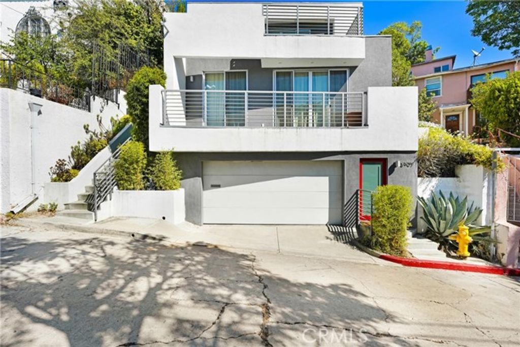 3907 De Longpre Avenue, Los Angeles, CA 90027