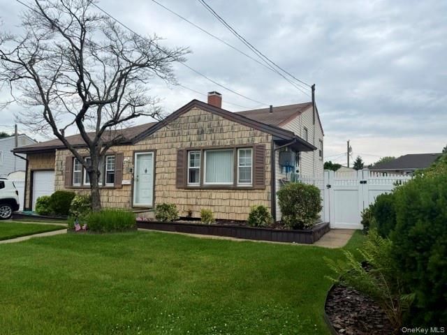 452 N Monroe Avenue, Lindenhurst, NY 11757